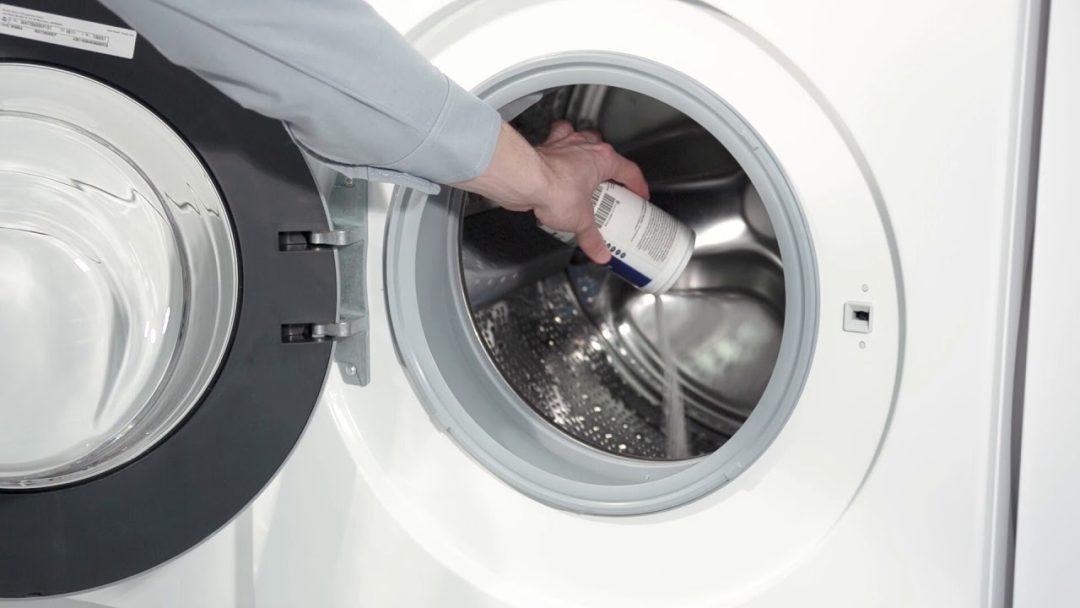 Washing machine cleaner and descaler