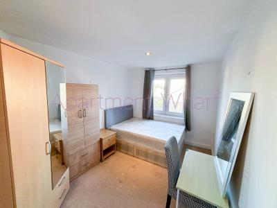 Double room room to rent in Mile End 