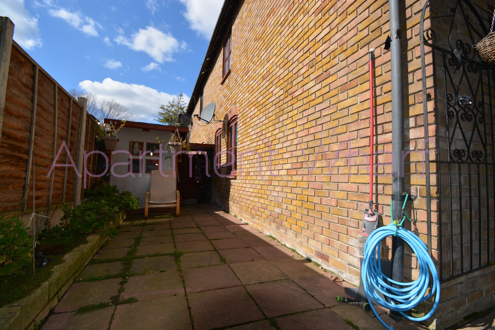 whole premises photo 19