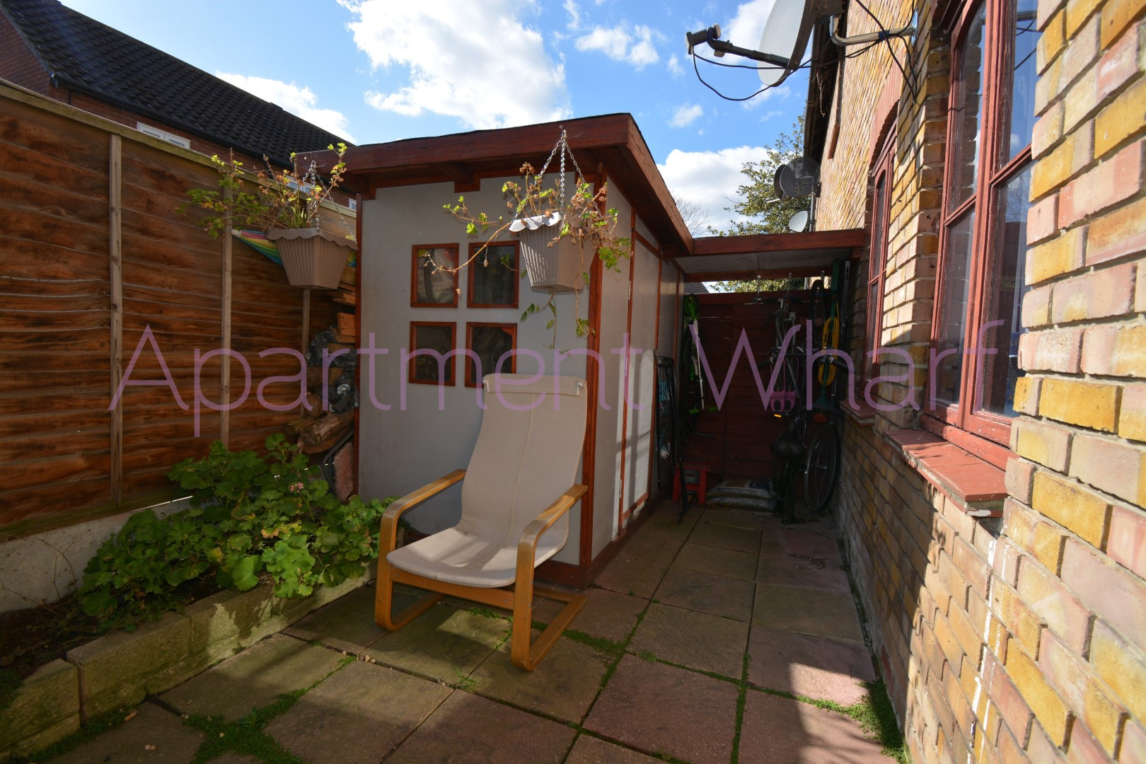 whole premises photo 18
