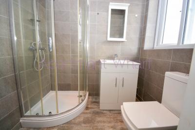 En-suite double room - single use photo 5
