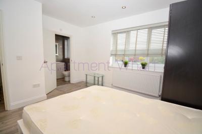 En-suite double room - single use photo 1