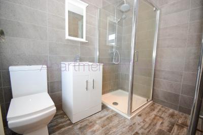 En-suite double room - single use photo 4