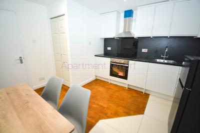 En-suite double room - single use photo 6
