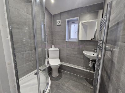Ensuite Single room photo 6