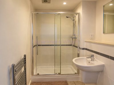 En-suite double room - single use photo 8
