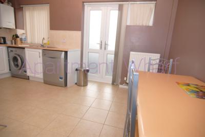 Ensuite Single room photo 11